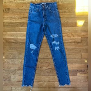 Levi’s 720 high rise super skinny jeans with rips size 26